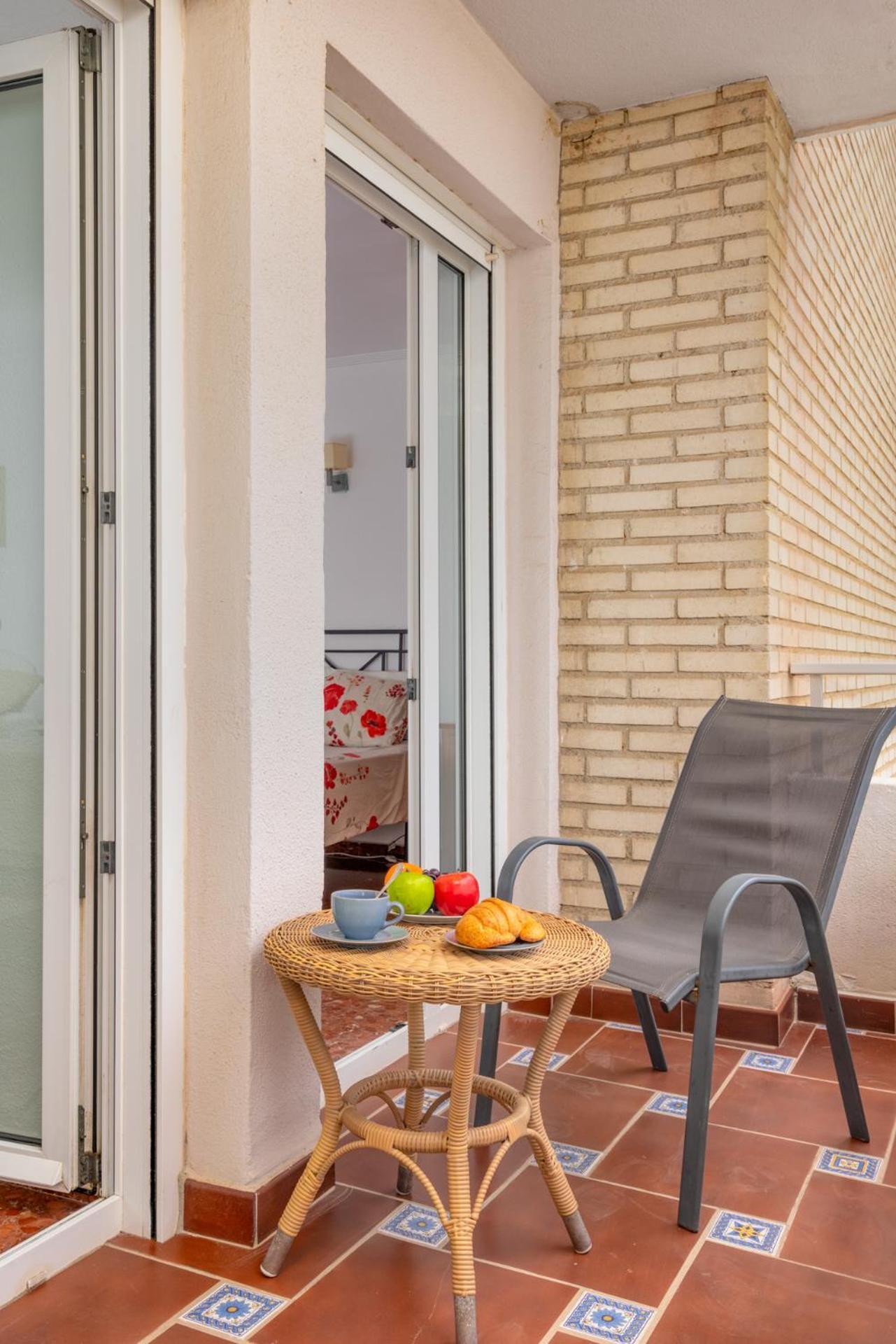 Beachfront, Two Bed- & Bathrooms, Private Parking Fuengirola Kültér fotó