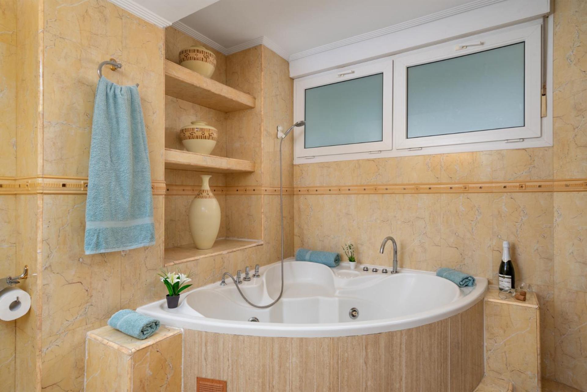 Beachfront, Two Bed- & Bathrooms, Private Parking Fuengirola Kültér fotó